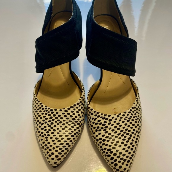 Elegant Black and White Women's Heels - Picture 2 of 5
